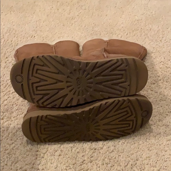 UGG boots tall with Bailey buttons size 10 - Picture 6 of 9